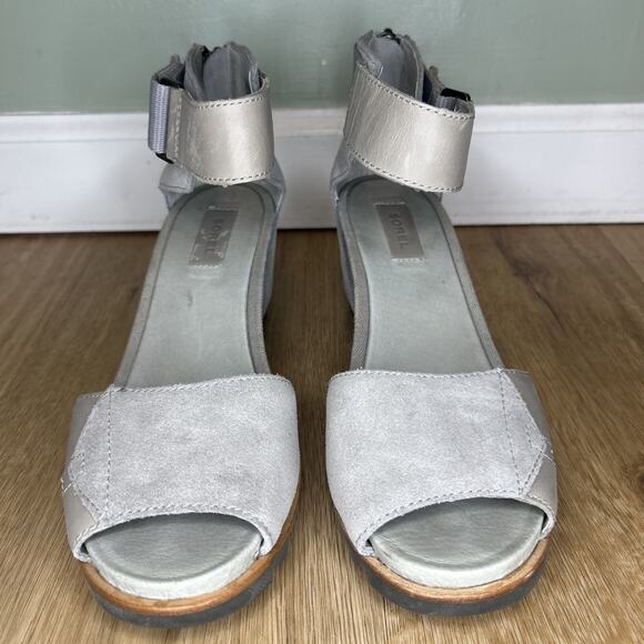SOREL WOMENS 8.5 JOANIE II SANDAL ANKLE STRAP LEATHER WEDGE GRAY LEATHER ZIP - Picture 2 of 9